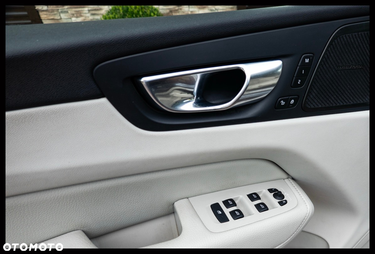 Volvo XC 60 B5 B AWD Inscription - 10