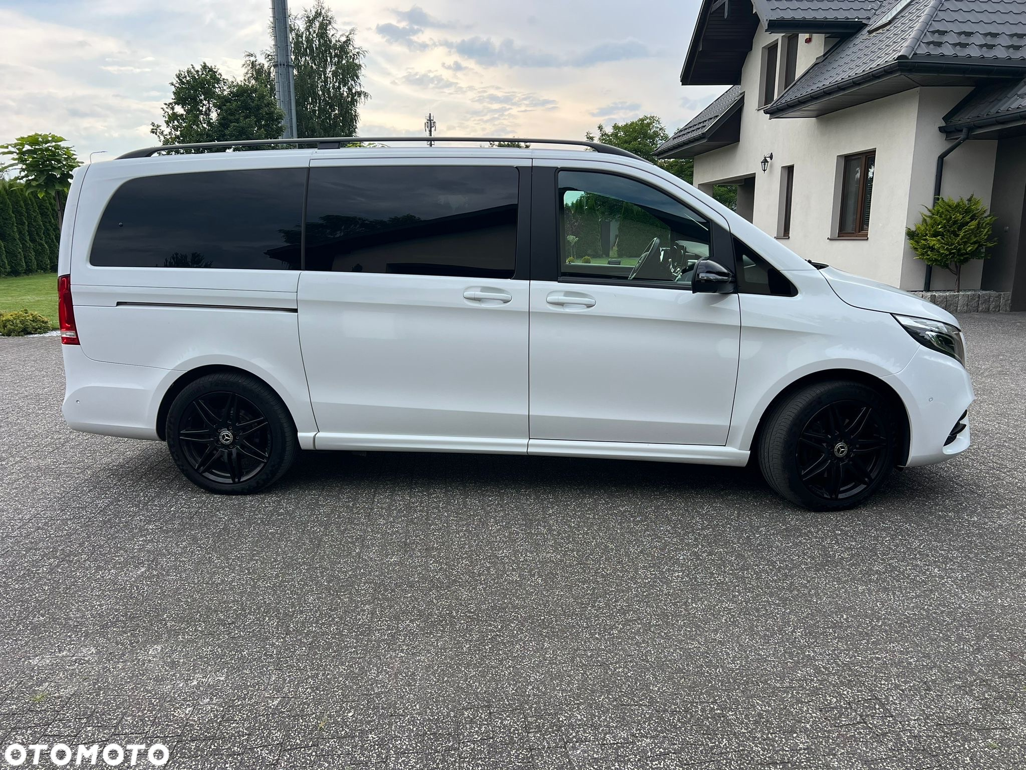 Mercedes-Benz Klasa V 300 d 4-Matic Exclusive 9G-Tronic (d³ugi) - 3
