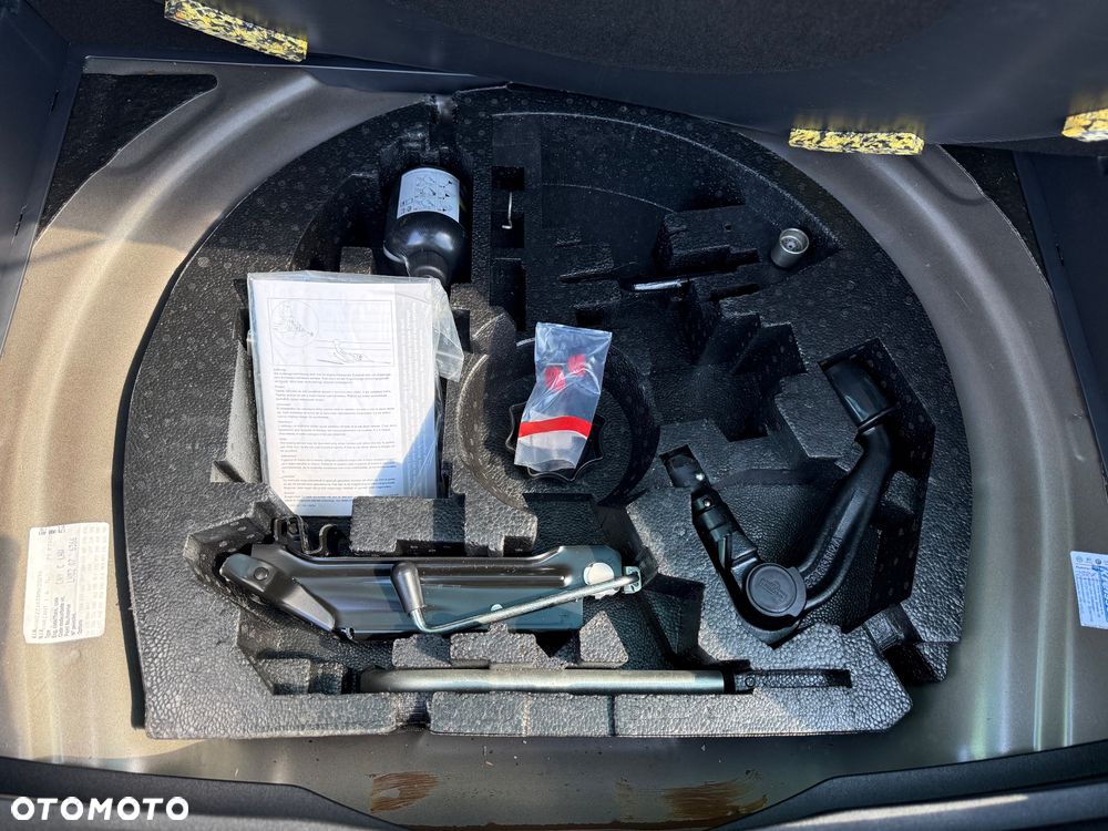 Volkswagen Golf 1.6 TDI DPF MATCH - 34