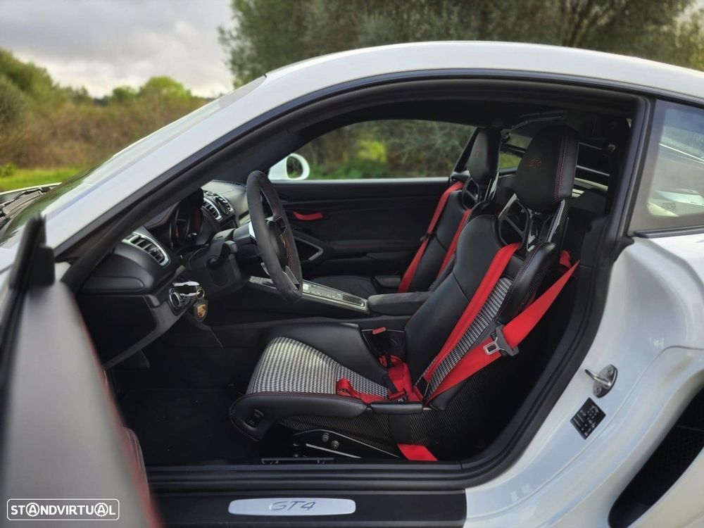 Porsche Cayman GT4 - 33