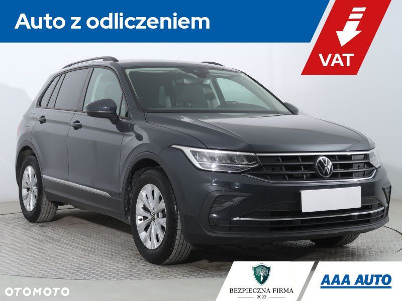 Volkswagen Tiguan - 1