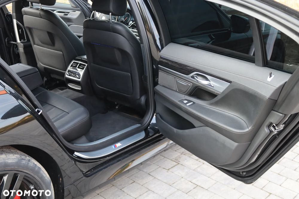 BMW Seria 7 740Li - 37