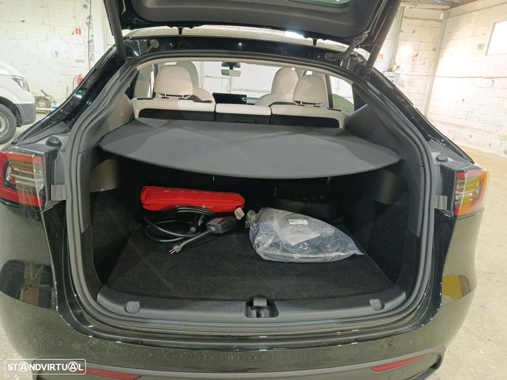 Tesla Model Y RWD - 10