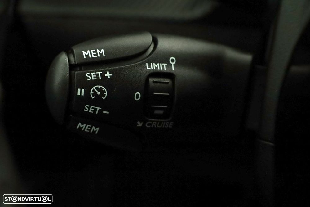 Peugeot 2008 1.2 PureTech Allure - 17