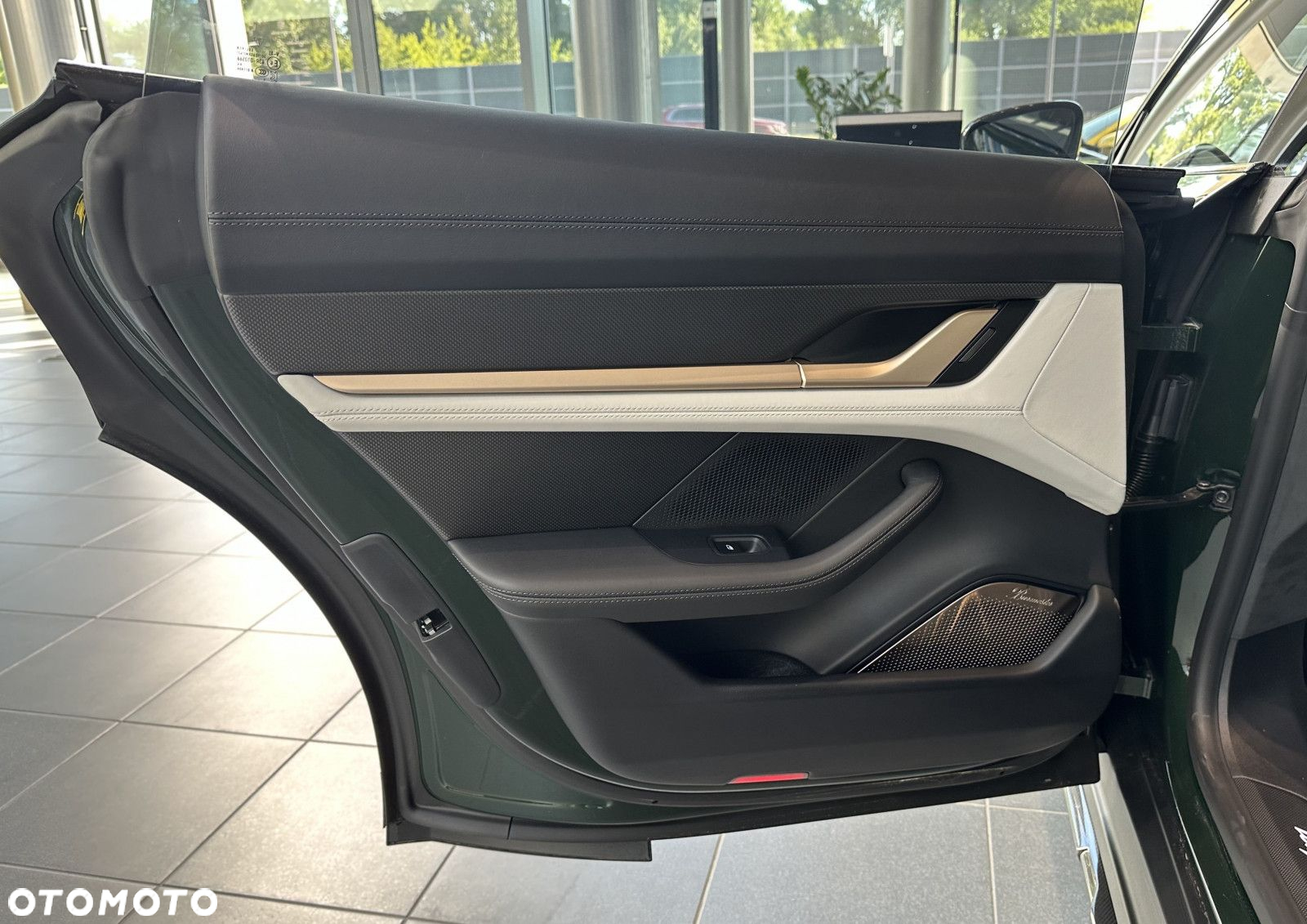 Porsche Taycan - 16