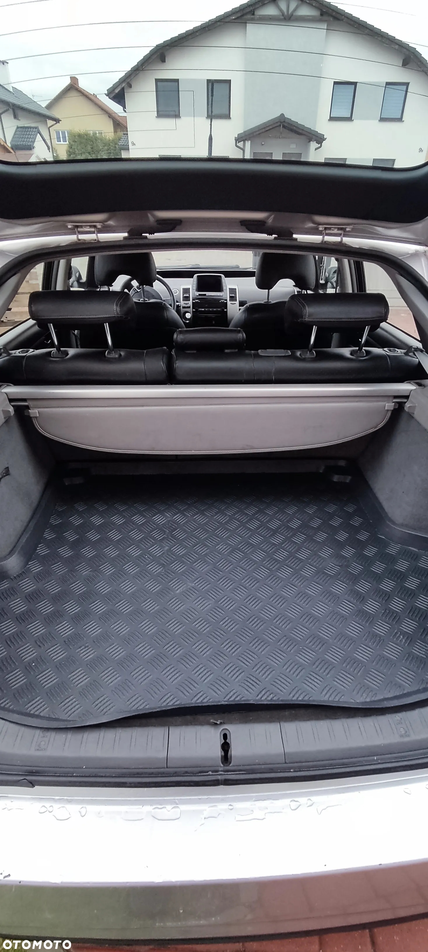 Toyota Prius ver--hybrid-executive - 12