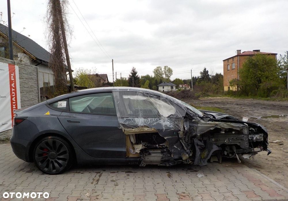 Tesla Model 3 - 12