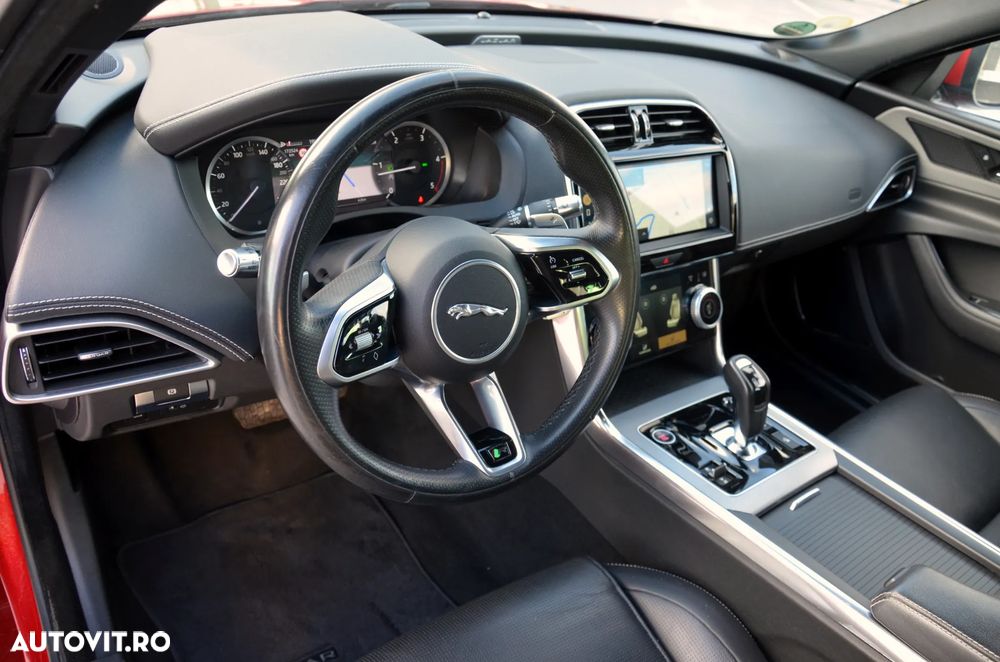 Jaguar XE D200 RWD MHEV R-Dynamic HSE - 8