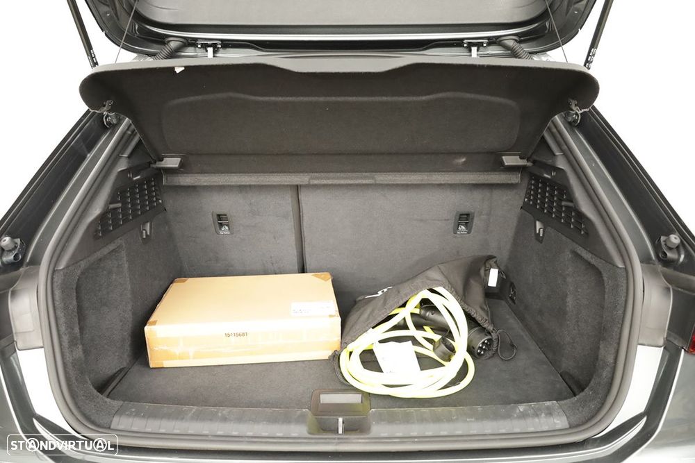Audi A3 Sportback 45 TFSIe S line — fotografia 24