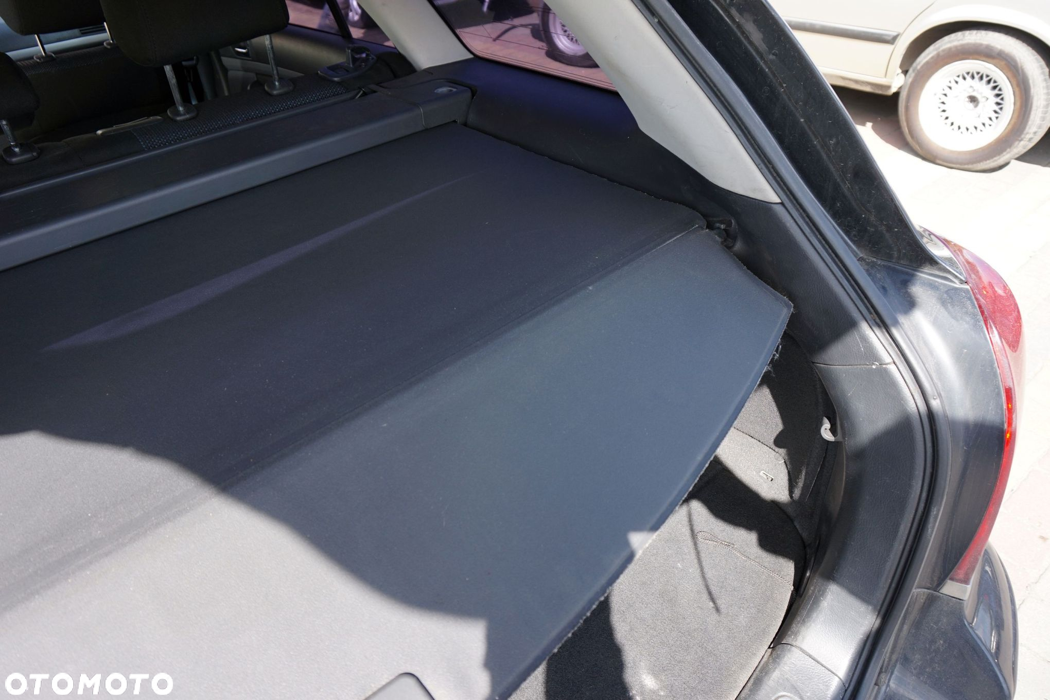 ROLETA BAGAŻNIKA AVENSIS II T25 LIFT KOMBI 64910-CA011-B0 Z SIATKĄ TOYOTA 2006-2009 - 2