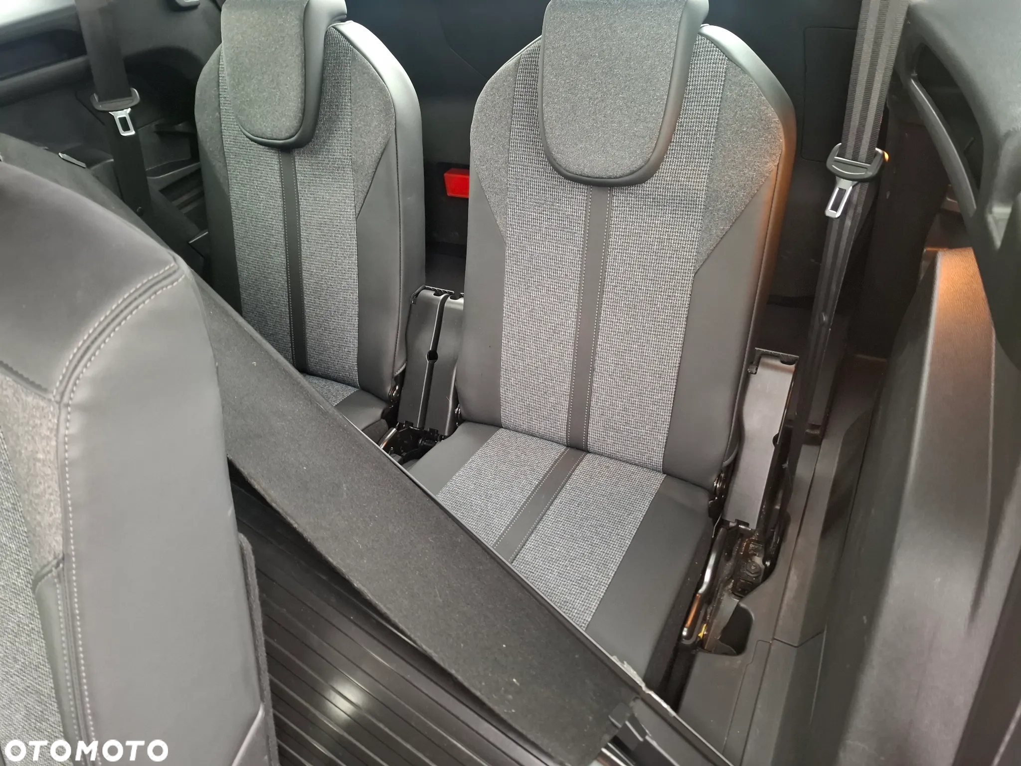 Peugeot 5008 1.5 BlueHDi GT S&S EAT8 - 31