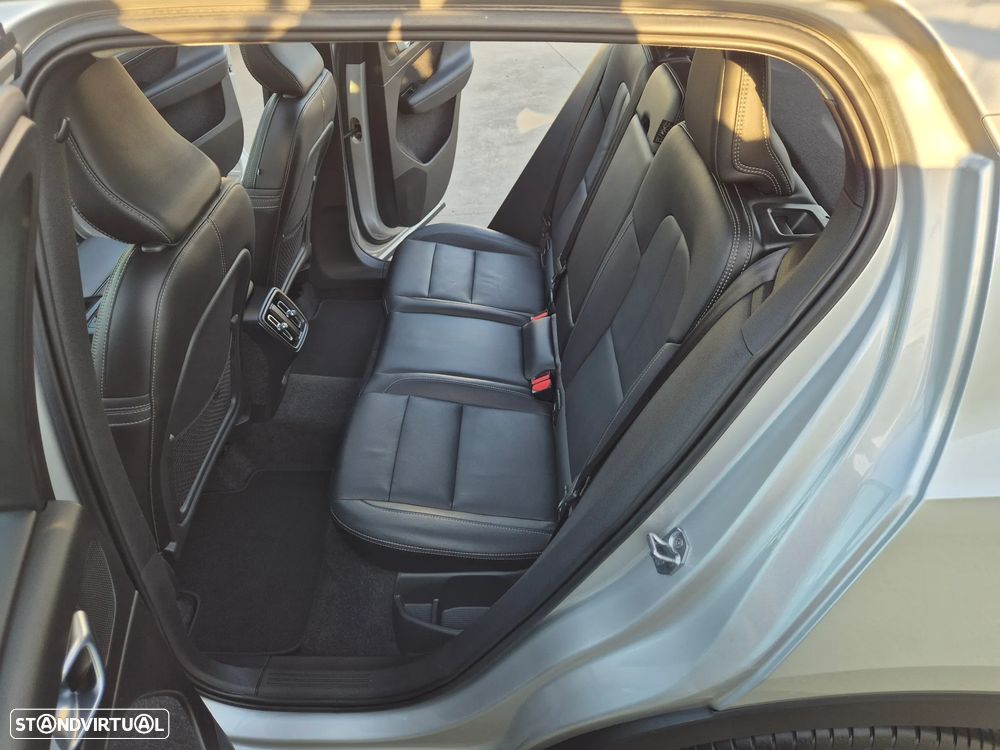 Volvo XC 40 2.0 D4 Momentum Plus AWD - 51