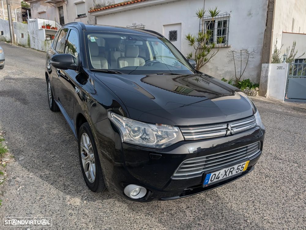 Mitsubishi Outlander - 2