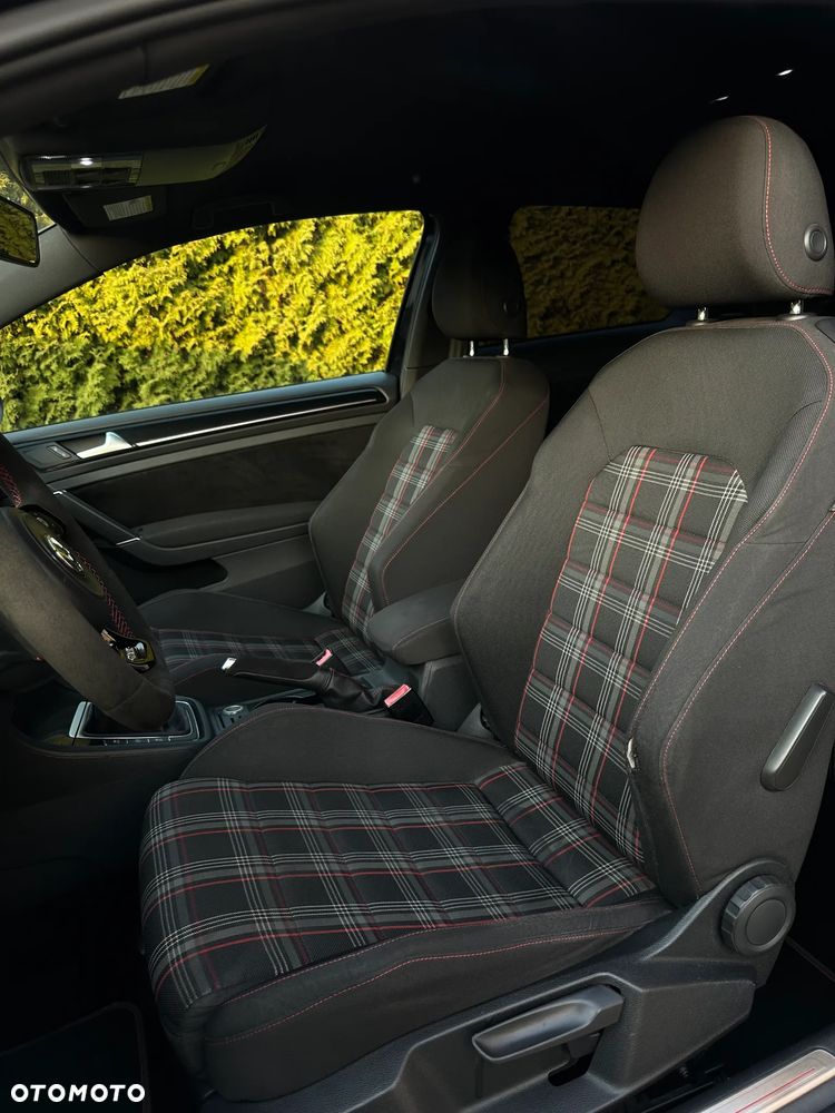 Volkswagen Golf 2.0 GTI - 21