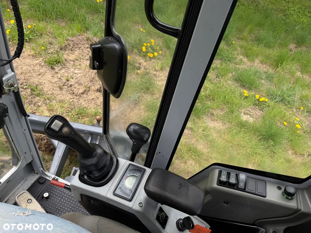 Wacker Neuson ET24 Koparka Gąsienicowa 2,6 tony. z VDS. 2021rok- 2300 Mtg Poziomowanie VDS silnik Yanmar. Maszyna Pochodzi z Norweskiej szkółki roślinnej. 2x drzwi ORYGINAŁ. Jak Nowa z salonu zero luzów i wycieków. Aktualna DEKRA. 2x oryginalna Łyżka. Szybka wolna jazda. Dodatkowe Linie Hydrauliczne na młot i wiertnice. Zaczep kulka na lemieszu. OKAZJA - 37
