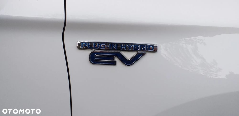 Mitsubishi Outlander - 22