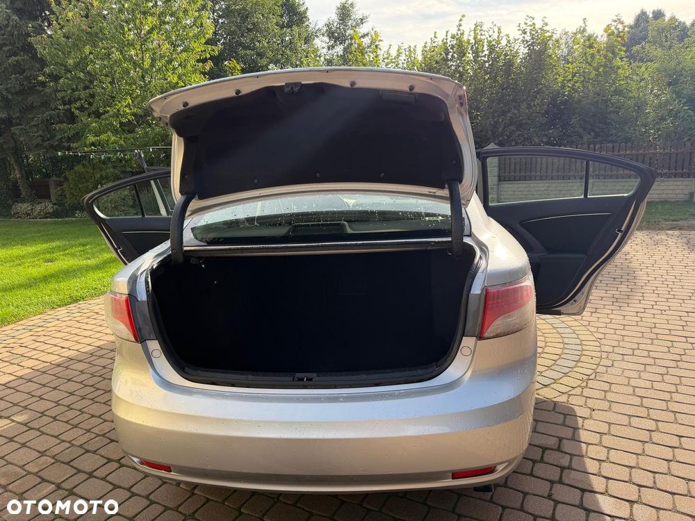 Toyota Avensis - 17