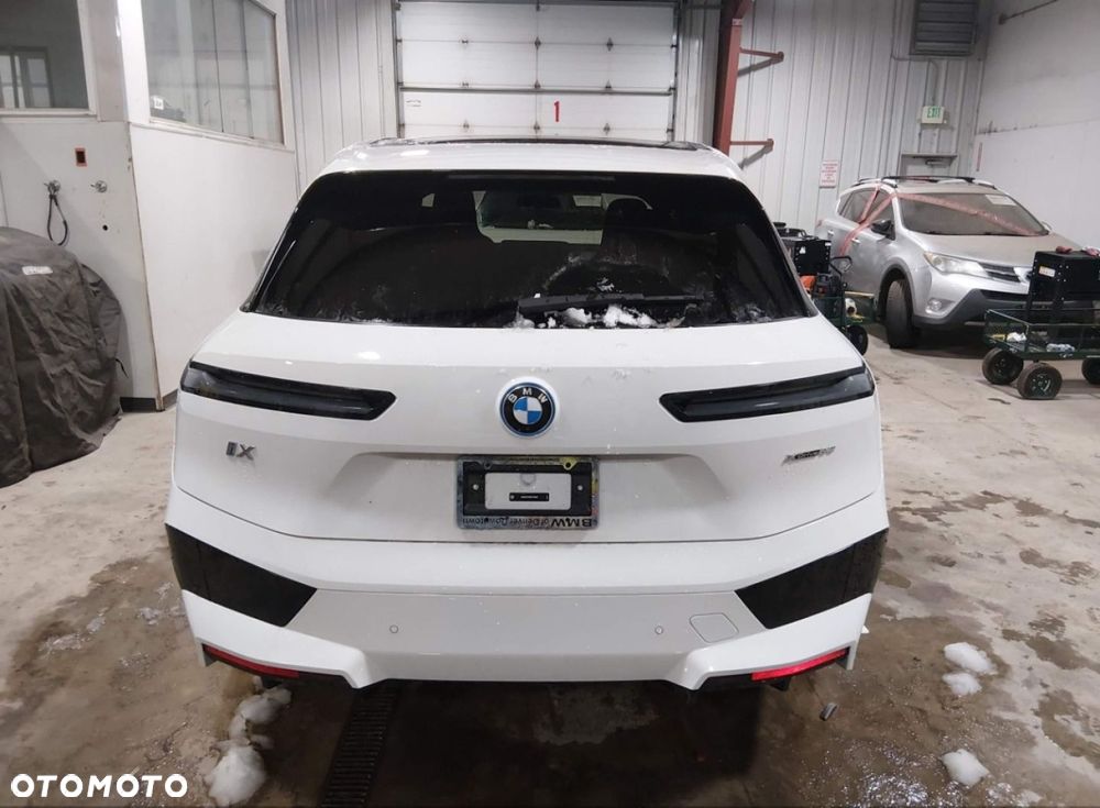 BMW iX - 6