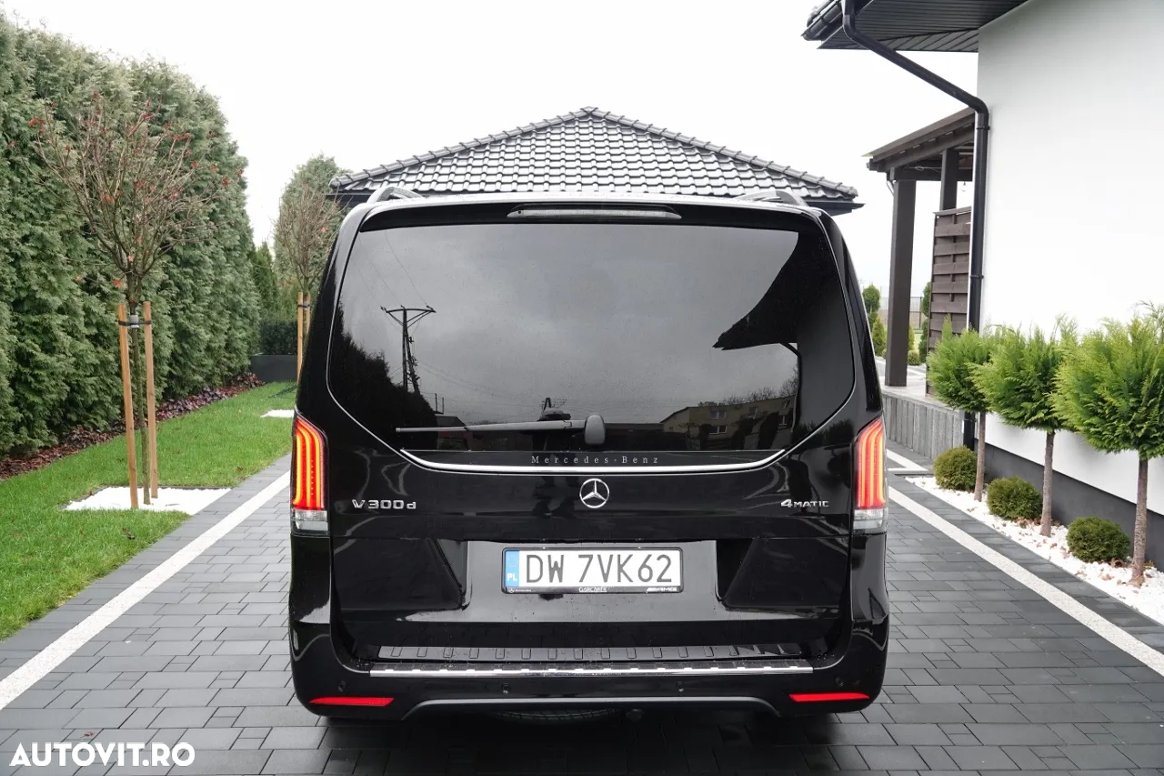 Mercedes-Benz V - 8