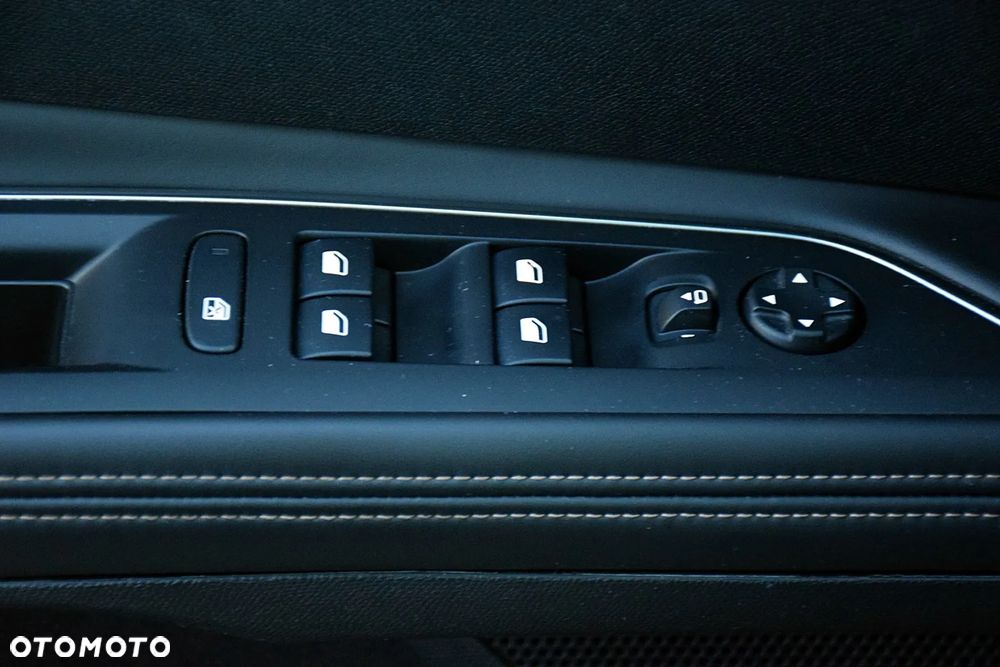 Peugeot 5008 1.6 PureTech GT Line S&S EAT8 - 24