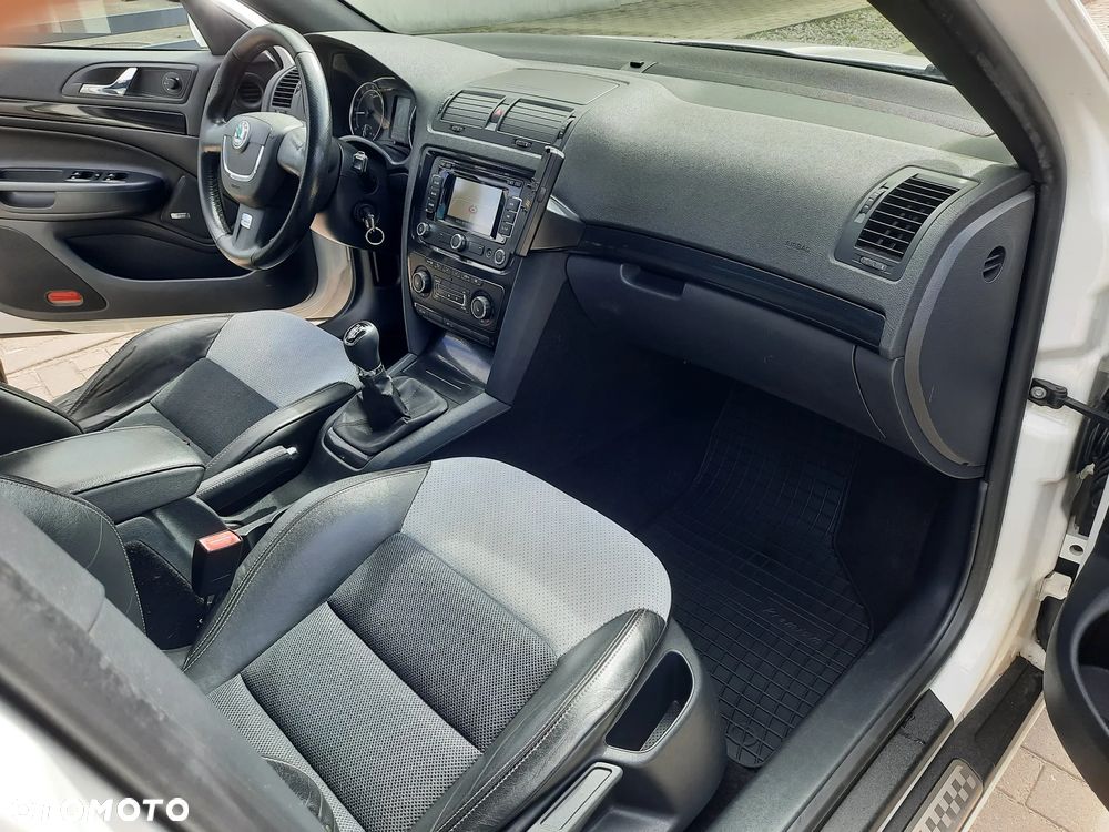 Skoda Octavia 2.0 TDI CR DPF RS - 12