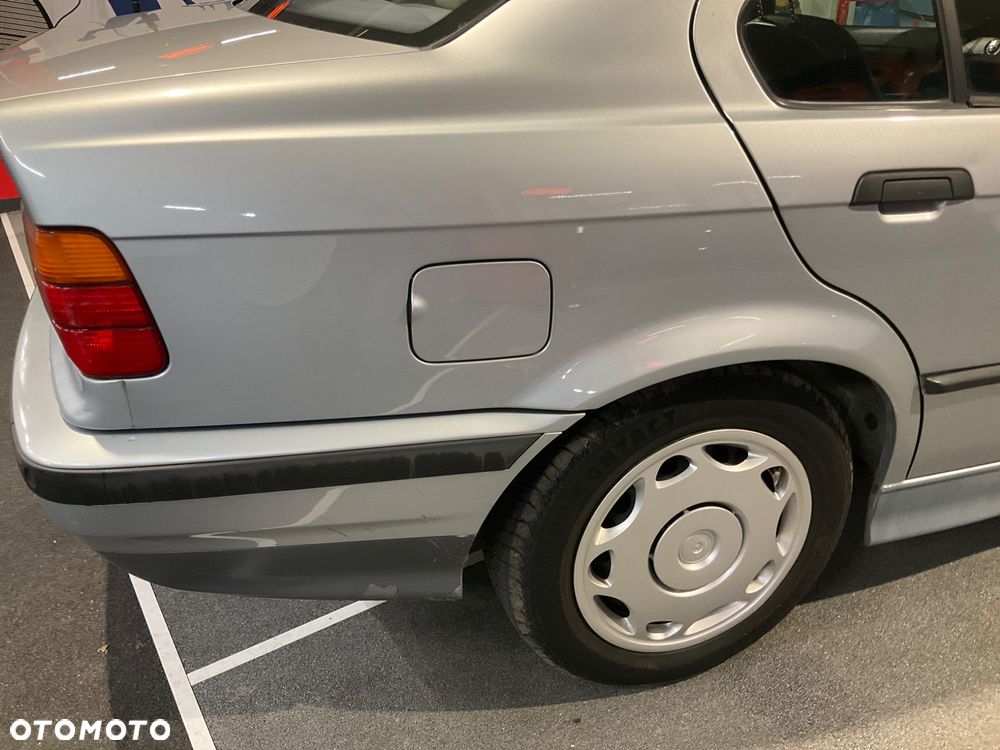 BMW Seria 3 318i - 35