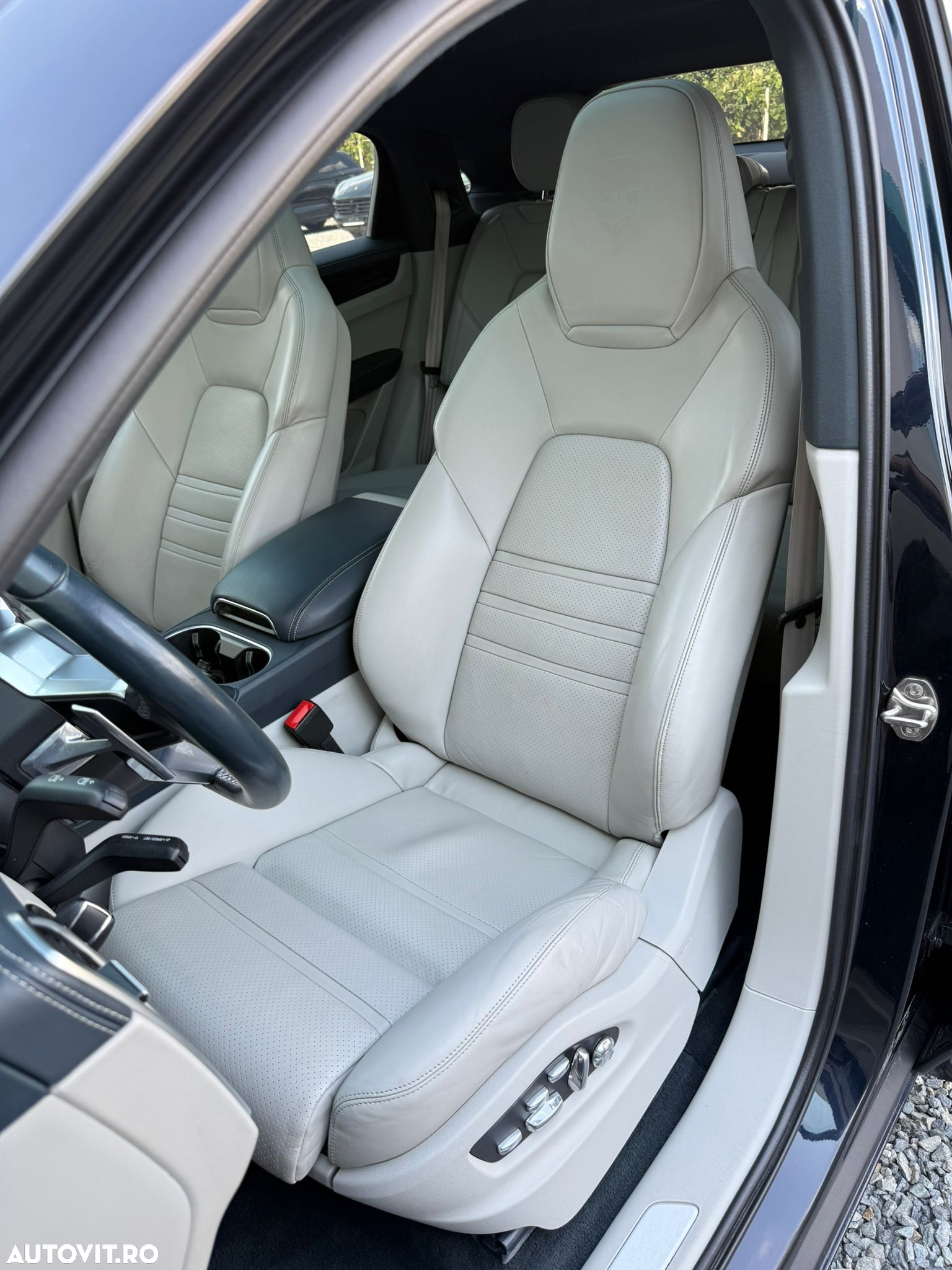 Porsche Cayenne Coupe E-Hybrid Tiptronic S Platinum Edition - 8