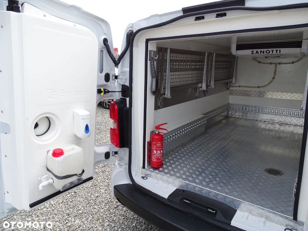 Opel VIVARO - 8