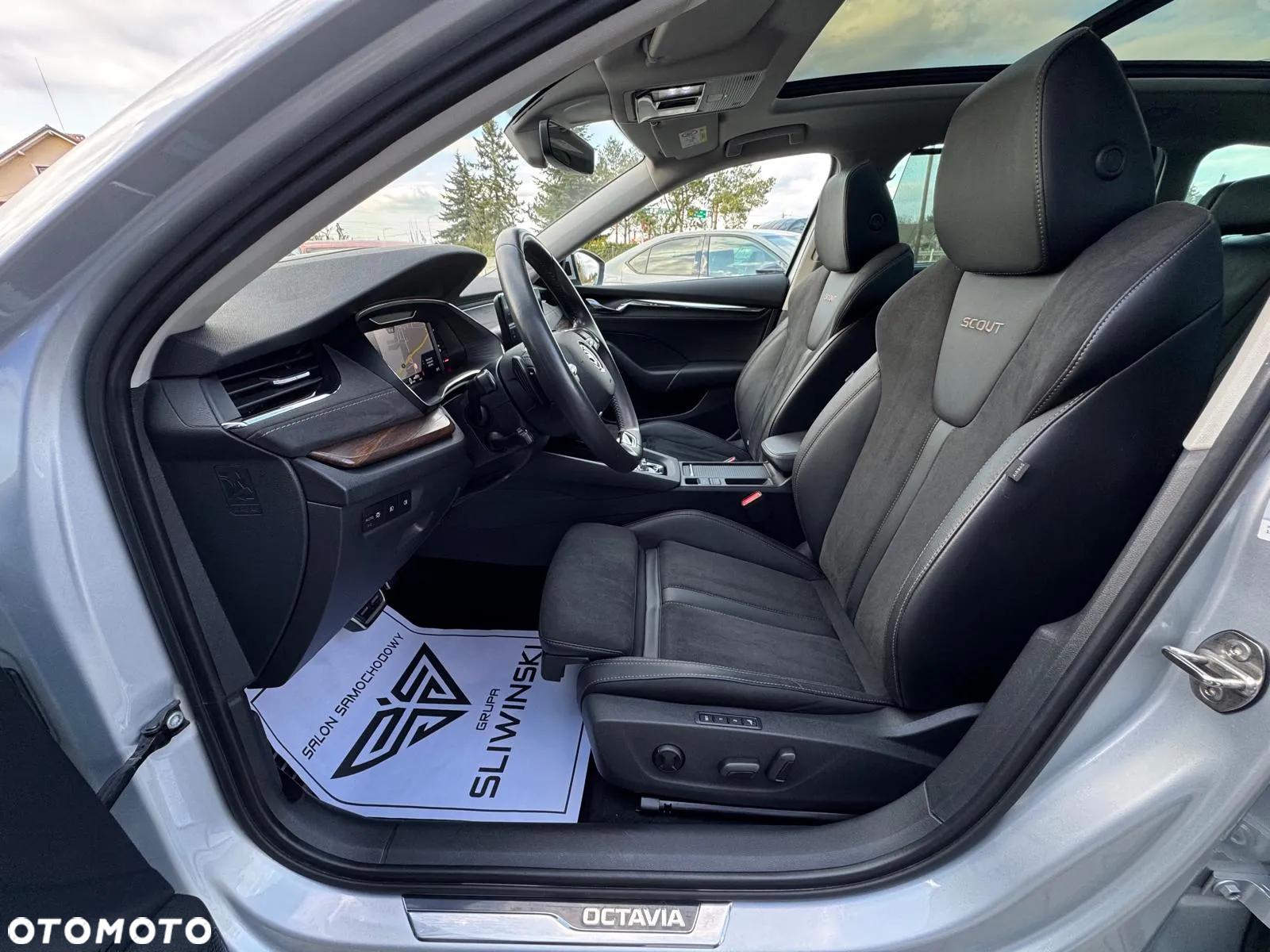 Skoda Octavia Combi 2.0 TDI DSG 4x4 Scout - 23