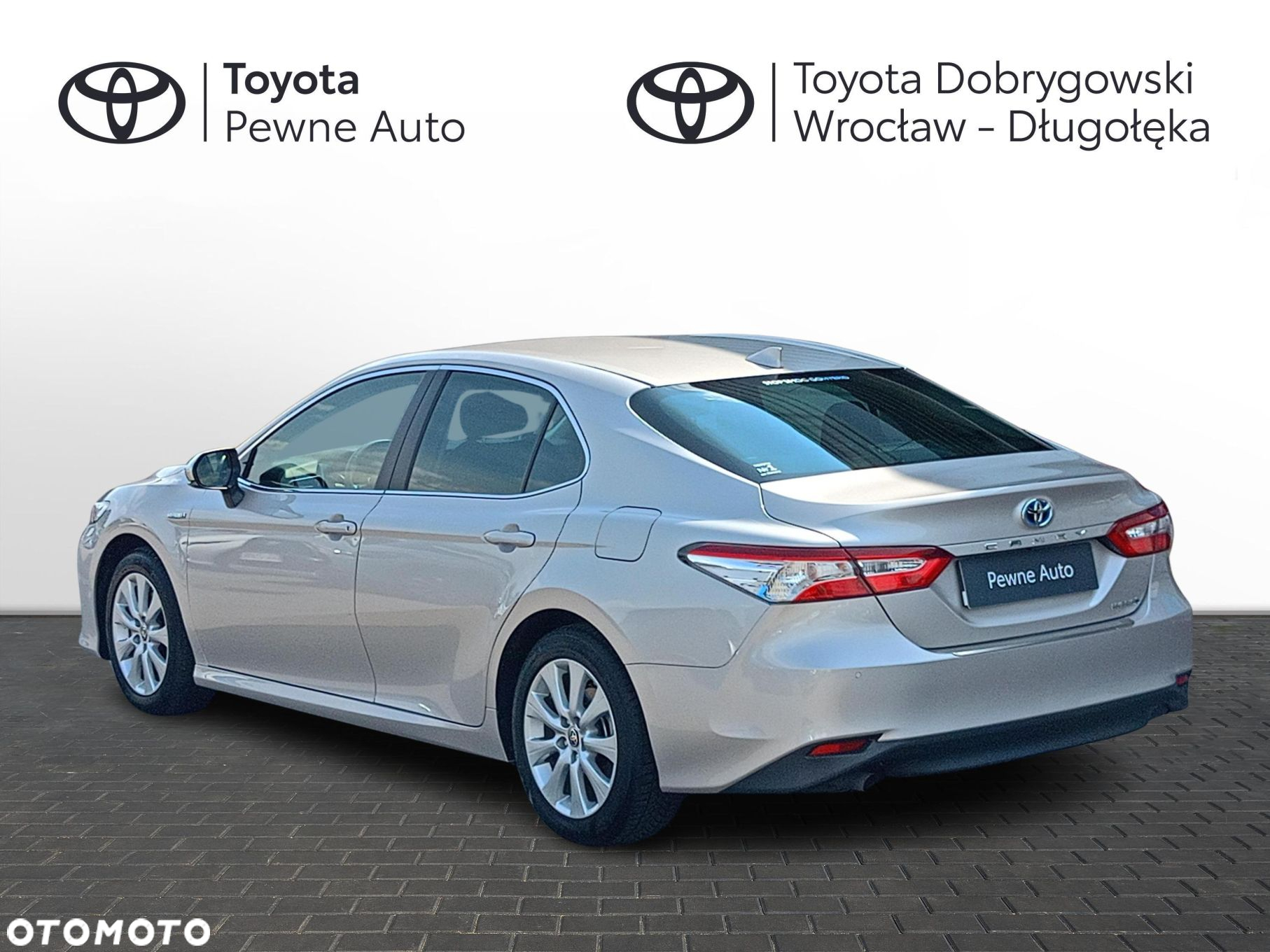 Toyota Camry - 4