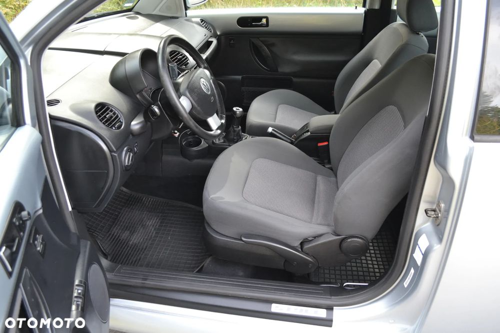 Volkswagen New Beetle - 8