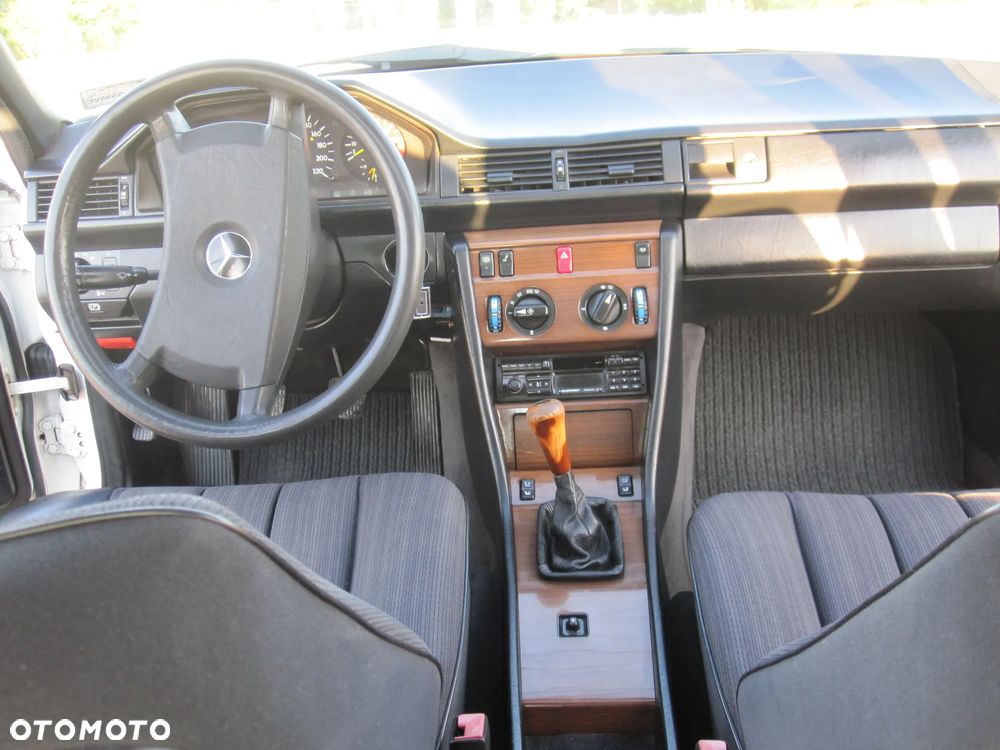 Mercedes-Benz W124 (1984-1993) - 11