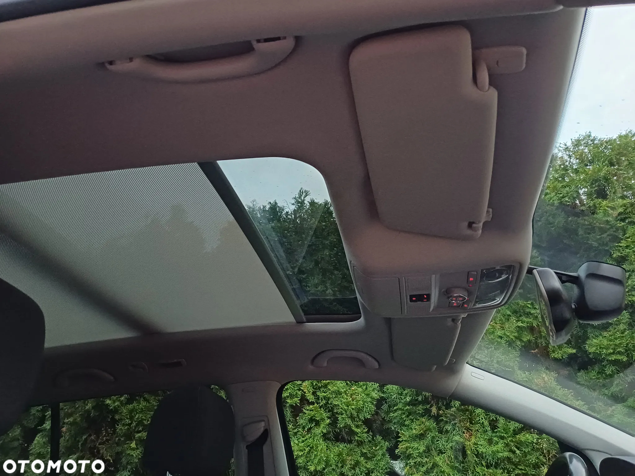 Volkswagen Touran 2.0 TDI DPF BlueMotion Technology DSG Life - 12