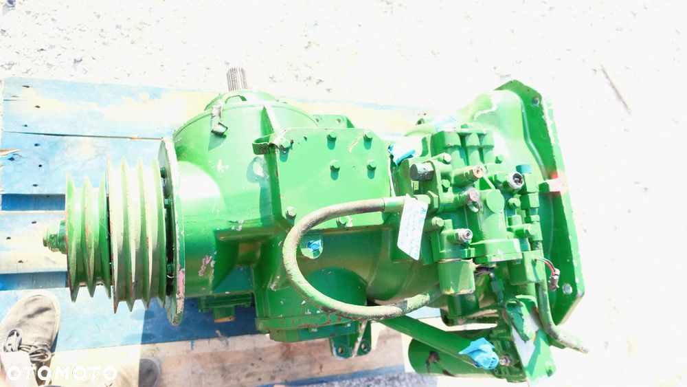 Przekladnia John Deere kątowa napędowa  DE19203 kąbajn kosiarka np S660,S670,S680,S770,S780 - 10