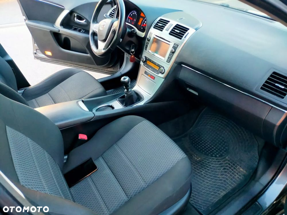 Toyota Avensis - 27