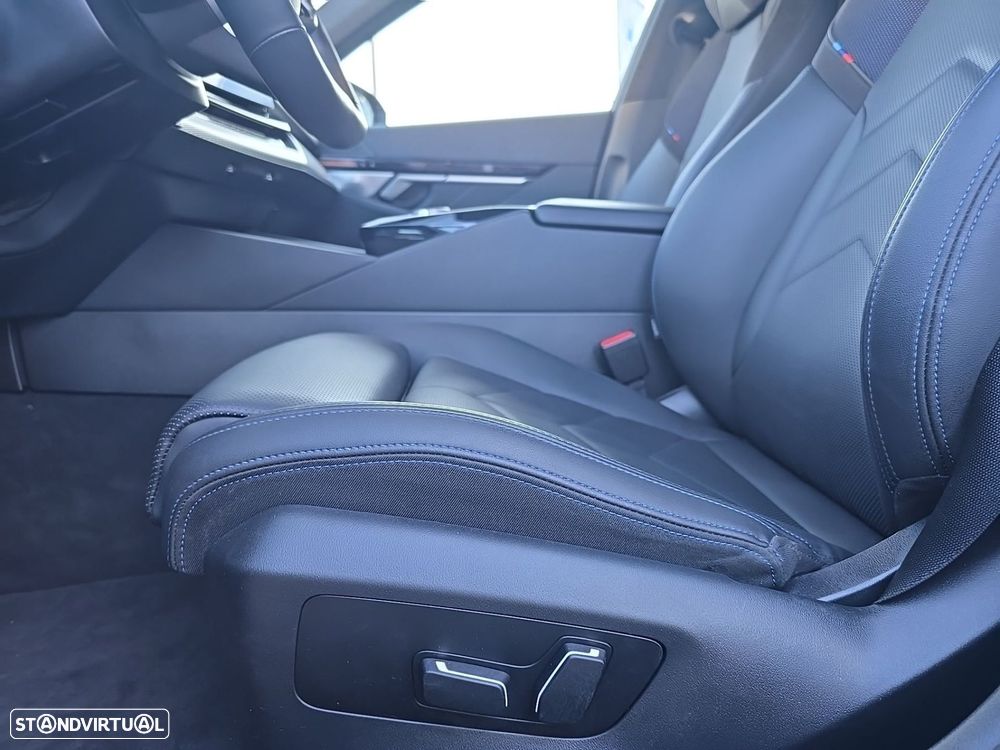 BMW 530 e Pack Desportivo M - 15