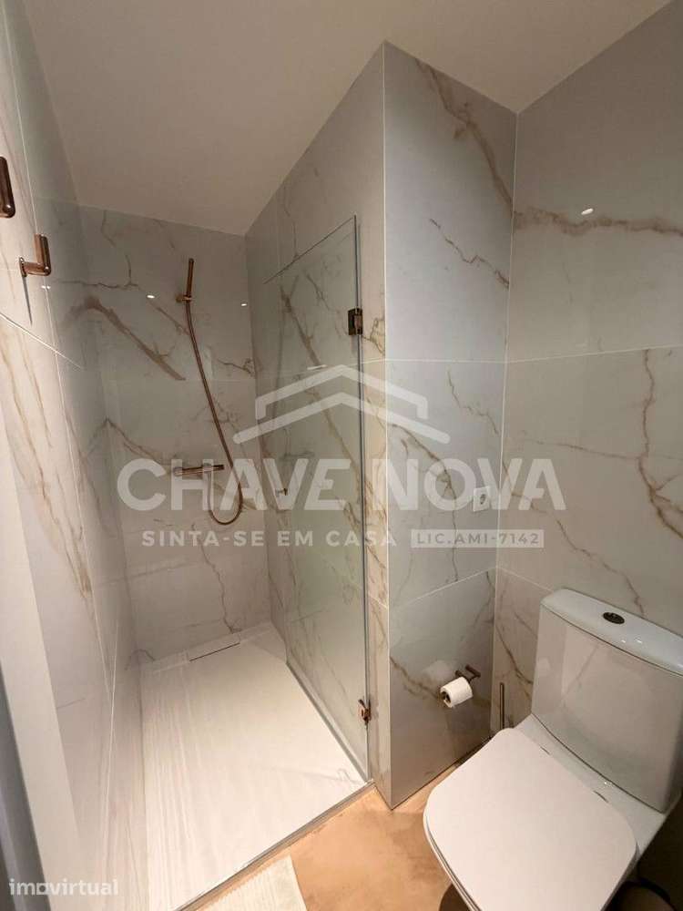 Apartamento T1 mobilado com terraço - C/ Alojamento Local - Grande imagem: 4/14