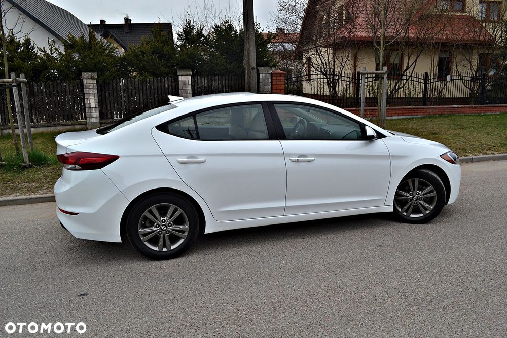 Hyundai Elantra - 18