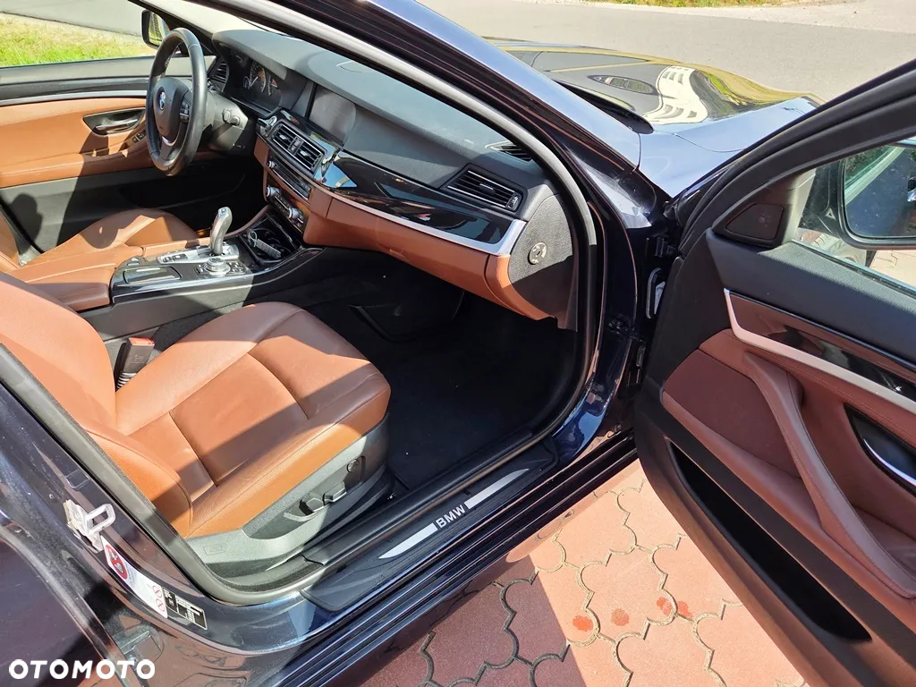 BMW Seria 5 525d xDrive Touring - 27