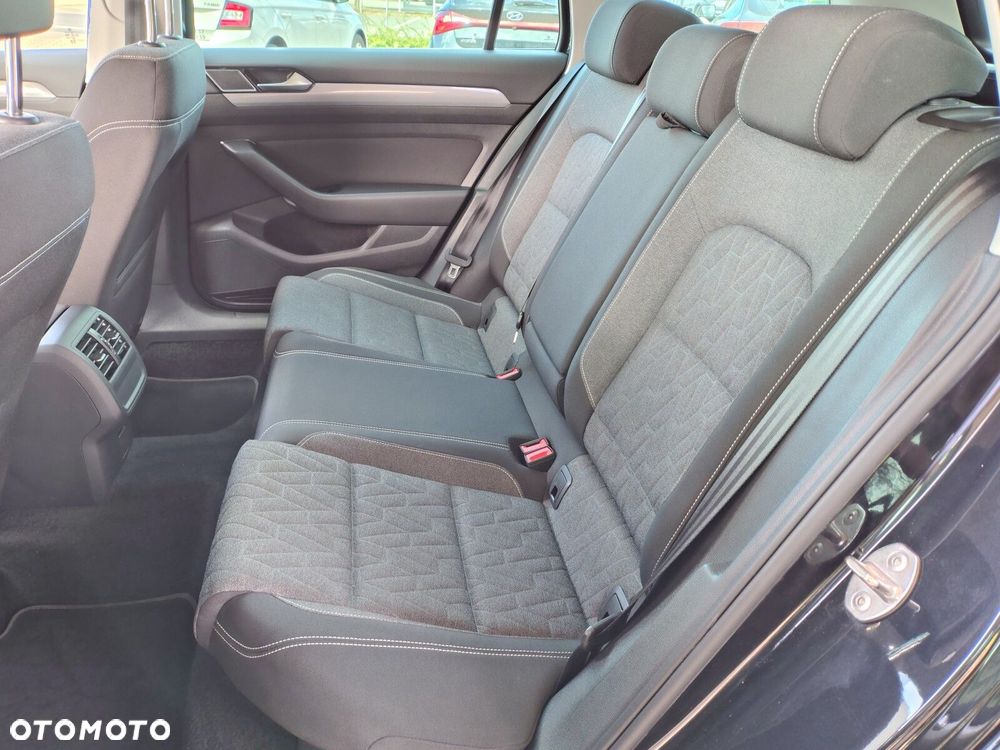 Volkswagen Passat - 13