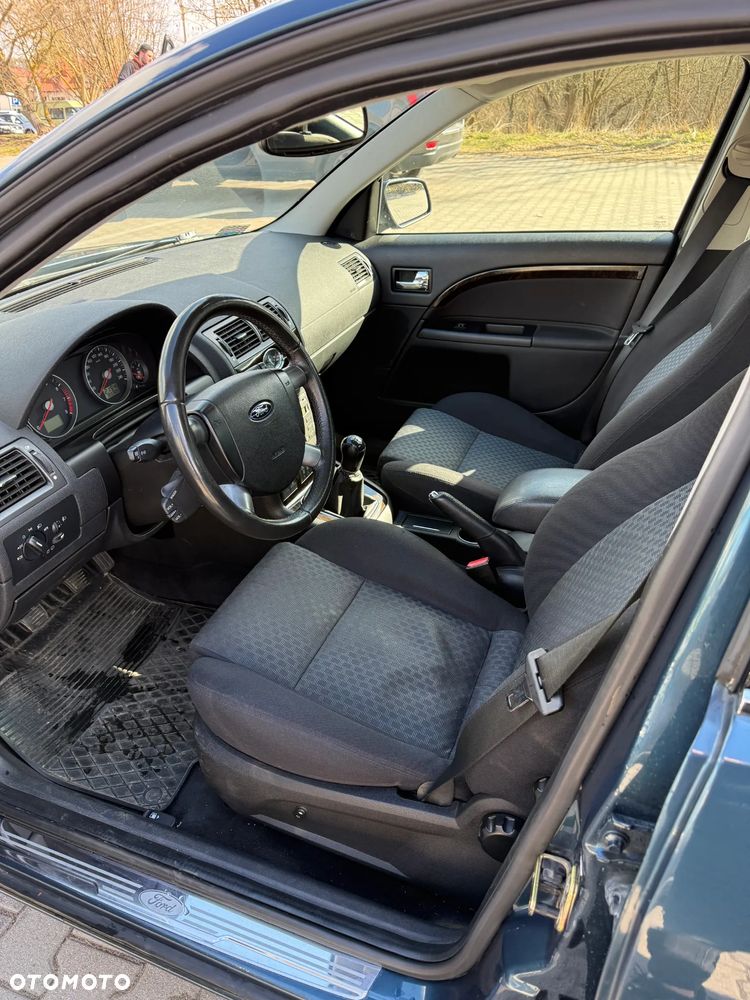 Ford Mondeo 1.8 Ghia - 7