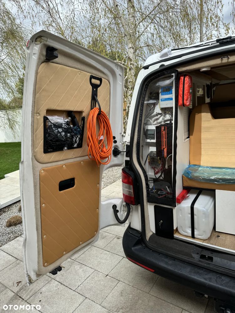 Volkswagen T5 Campervan - 36