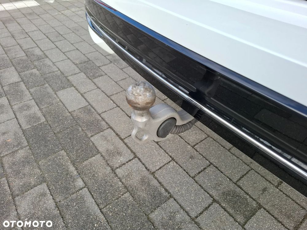 Volkswagen Passat Variant 2.0 TDI SCR DSG Elegance - 18