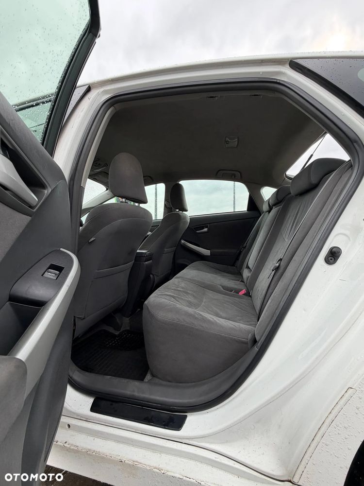 Toyota Prius 1.8 HSD Sol - 27