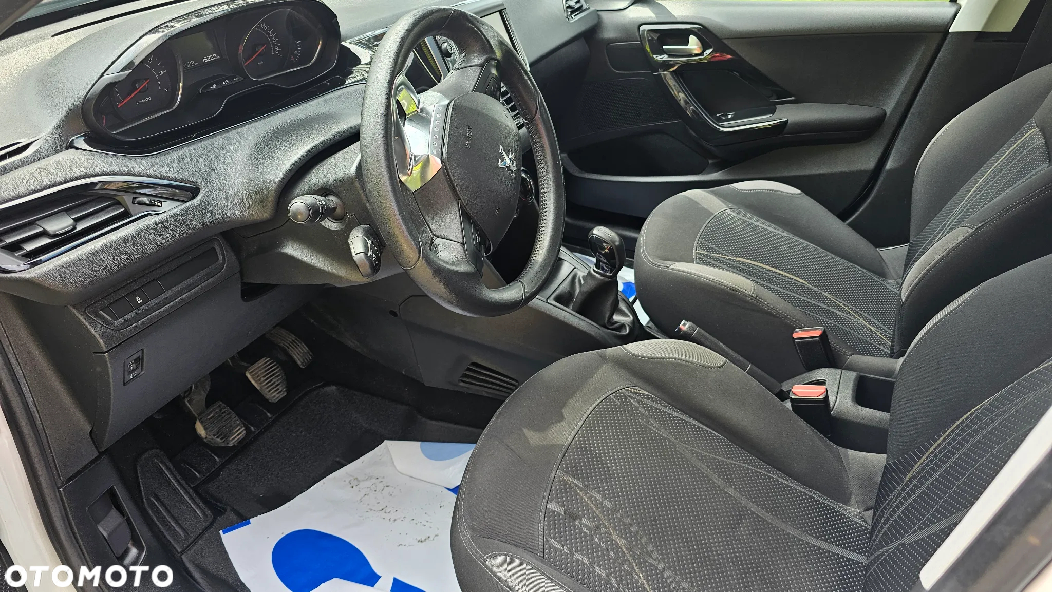 Peugeot 208 - 15