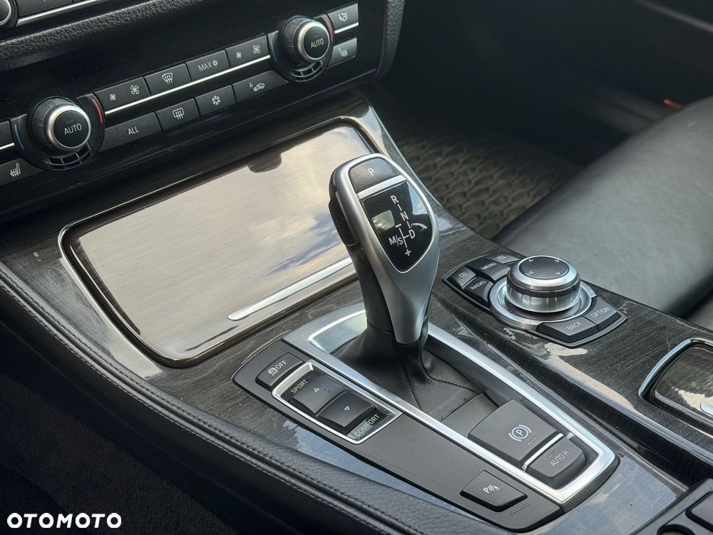 BMW Seria 5 535d Sport-Aut Luxury Line - 14