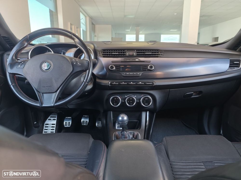 Alfa Romeo Giulietta 2.0 JTDM Distinctive - 6