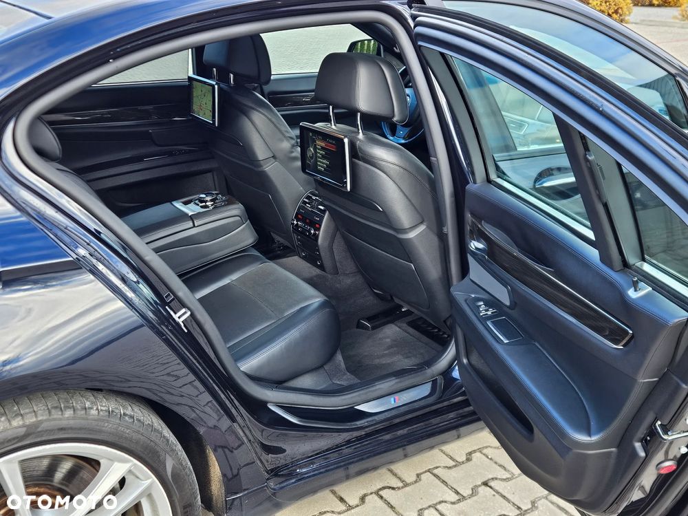 BMW Seria 7 750i xDrive Edition Exclusive - 9