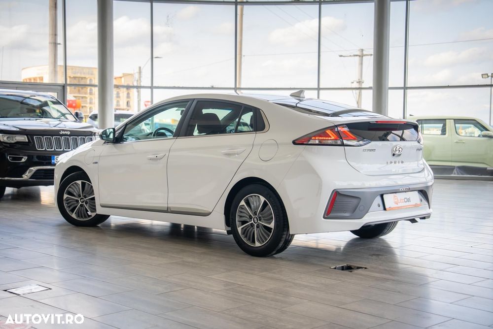 Hyundai IONIQ - 10