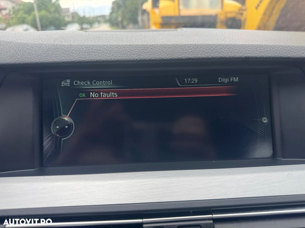 BMW Seria 5 525d xDrive Sport-Aut. - 16